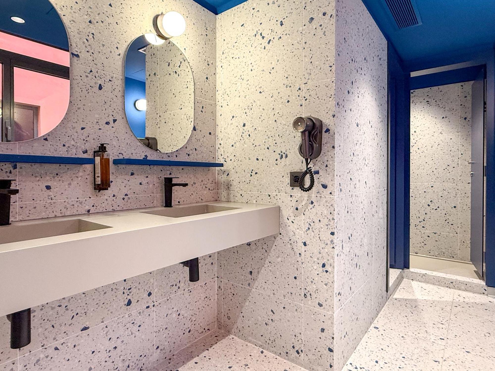 Coeo Hernan Ruiz Rooftop Pool Hostel Málaga Eksteriør bilde